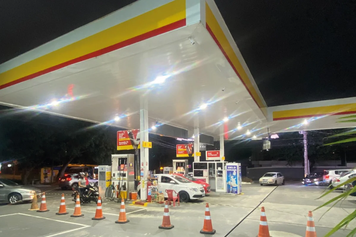 Luminária LED Posto Oliveira