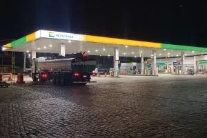 Luminária LED Posto Shangai - BA Demape