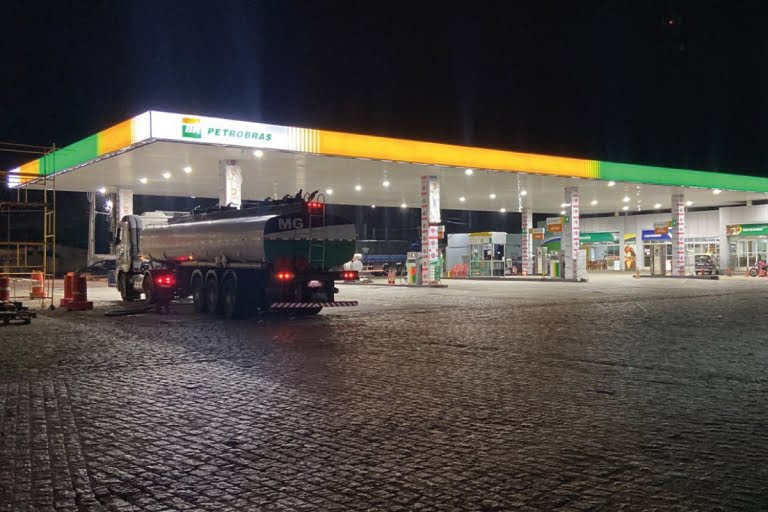 Luminária LED Posto Shangai - BA Demape