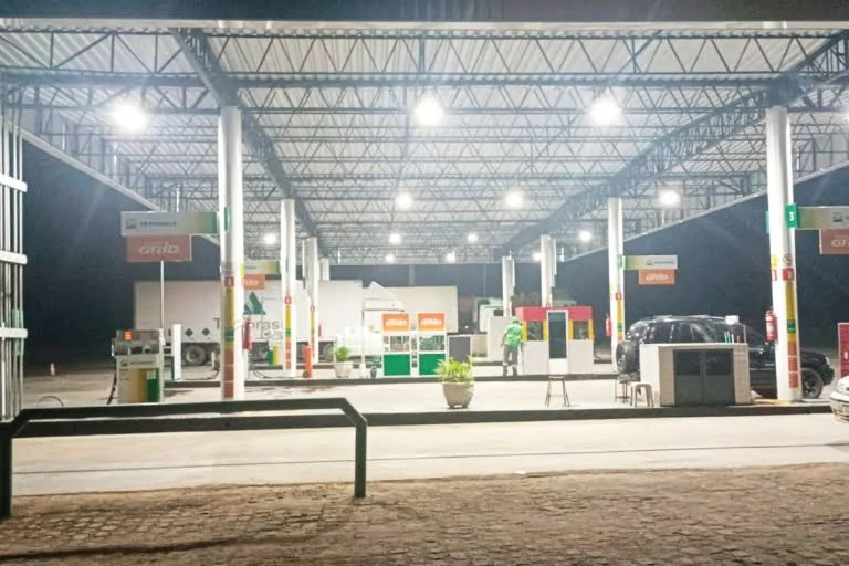 Luminária LED Posto Santa Helena - BA Demape