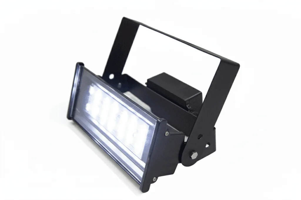 Luminária LED industrial customizada para seu negócio e projeto luminotécnico